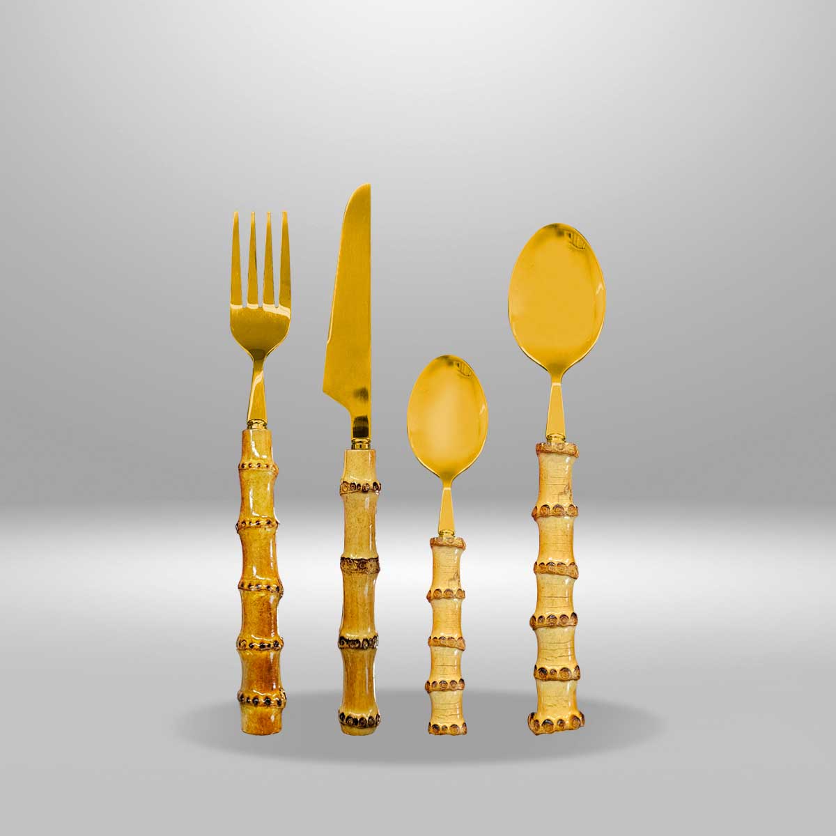Set de 4 Cubiertos Dorados - Con Mango de Bambú